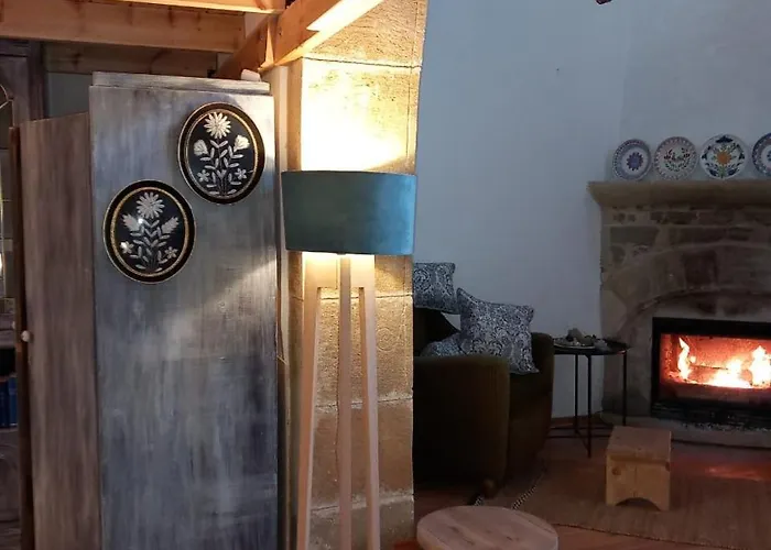 Traditionelles Dorfhaus Malona * Malona Village