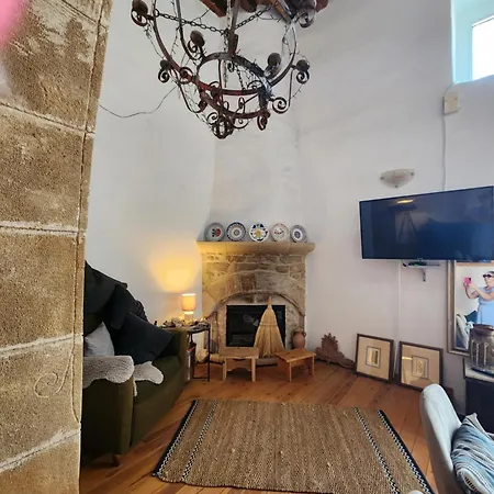 Traditionelles Dorfhaus Malona 度假居