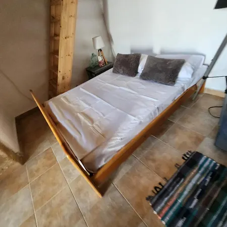Traditionelles Dorfhaus Malona 度假居