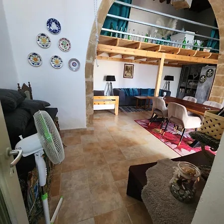 Traditionelles Dorfhaus Malona 度假居 *
